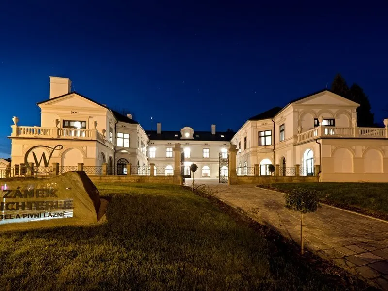 Privátní pivní wellness na zámku Wichterle s večeří pro dva