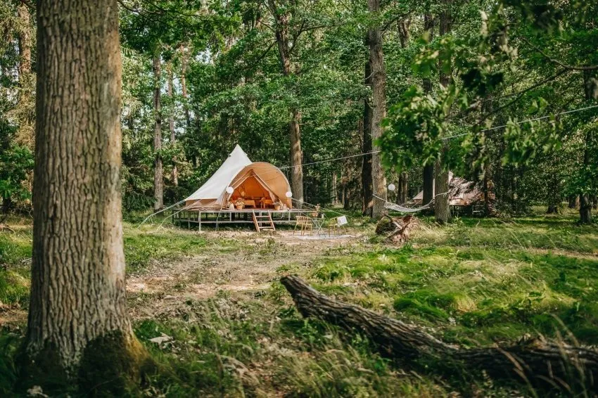 Glamping v lese pro dva