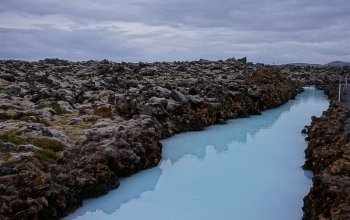 Island - sopka a polární záře