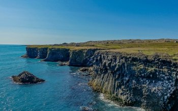 Island - sopka a polární záře