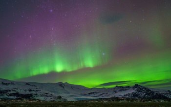 Island - sopka a polární záře