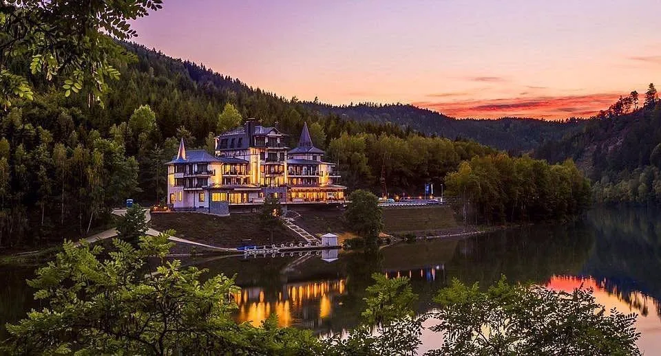 Luxusní pobyt s večeří při svíčkách v hotelu u přehrady 