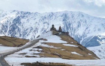 Lyžování v Gruzii - Kavkaz, historie a víno