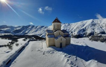 Lyžování v Gruzii - Kavkaz, historie a víno