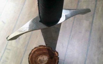 Umělecký středověký meč