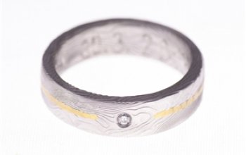 KREDUM® Hynek Kalista Pánský kovaný prsten Damasteel Golden Line - velikost 63 - KS1011-63