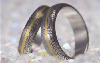 KREDUM® Hynek Kalista Pánský kovaný prsten Damasteel Golden Line - velikost 63 - KS1011-63
