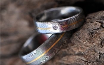 KREDUM® Hynek Kalista Pánský kovaný prsten Damasteel Golden Line - velikost 63 - KS1011-63