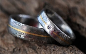 KREDUM® Hynek Kalista Pánský kovaný prsten Damasteel Golden Line - velikost 63 - KS1011-63