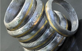 KREDUM® Hynek Kalista Pánský kovaný prsten Damasteel Golden Line - velikost 63 - KS1011-63