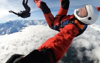 Tandemový seskok padákem nad Alpami