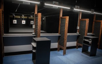 Zážitková indoor střelba: Megabalíček - 15 zbraní