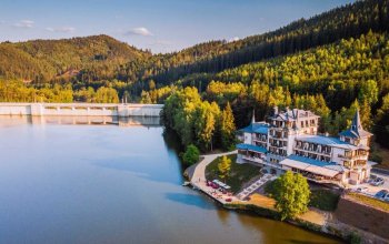 Luxusní wellness pobyt s polopenzí v 5* hotelu u přehrady – dárek a zážitek