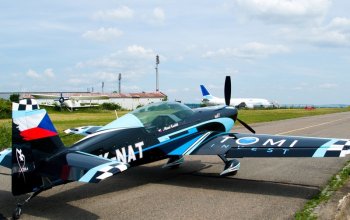 Akrobatický let letadlem Extra 330LT