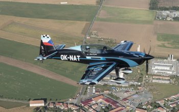 Akrobatický let letadlem Extra 330LT