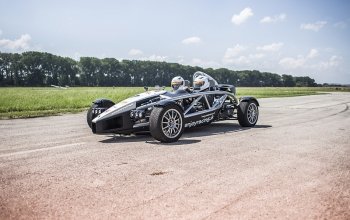 Jízda na okruhu v Ariel Atom