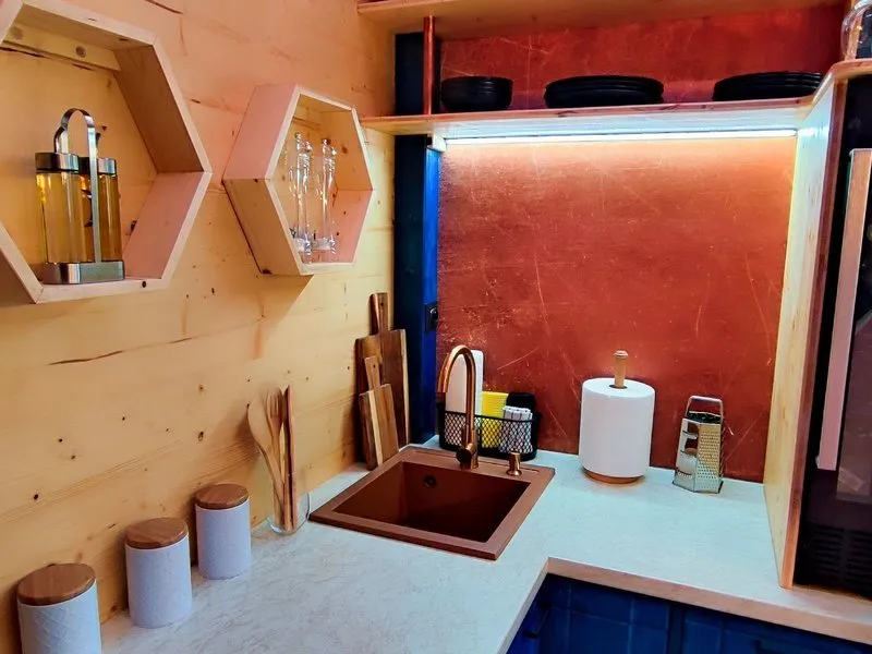 Glamping na dvě noci - tiny house u Lipna s vinotékou