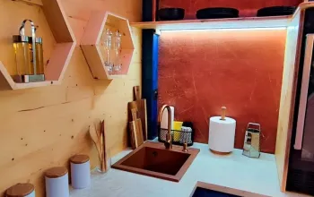 Glamping na dvě noci - tiny house u Lipna s vinotékou