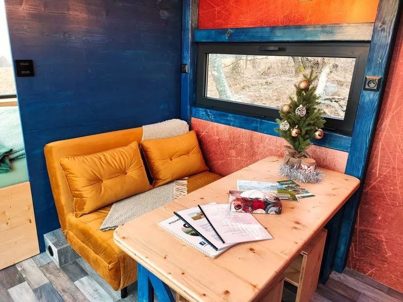 Glamping na dvě noci - tiny house u Lipna s vinotékou
