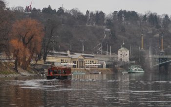 Plavba na lodi pražskými Benátkami