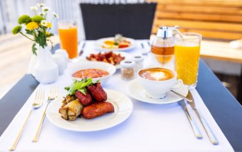 Luxusní snídaně ve Sky Bar & Restaurant, Praha