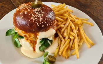 Burger menu s ochutnávkou piv na Lodi Pivovar, Praha