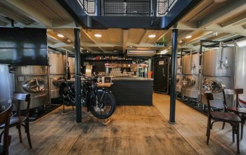 Burger menu s ochutnávkou piv na Lodi Pivovar, Praha