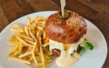 Burger menu s ochutnávkou piv na Lodi Pivovar, Praha