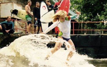 Surfing na řece