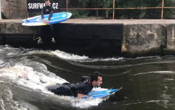Surfing na řece