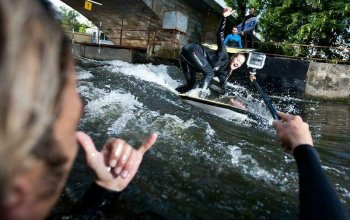 Surfing na řece