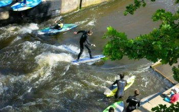 Surfing na řece