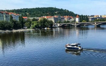 Soukromá plavba luxusní lodí po Vltavě: Praha