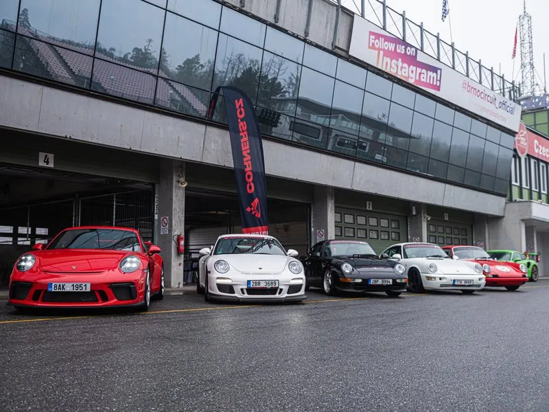 Jízda na okruhu v 6 generacích Porsche 911