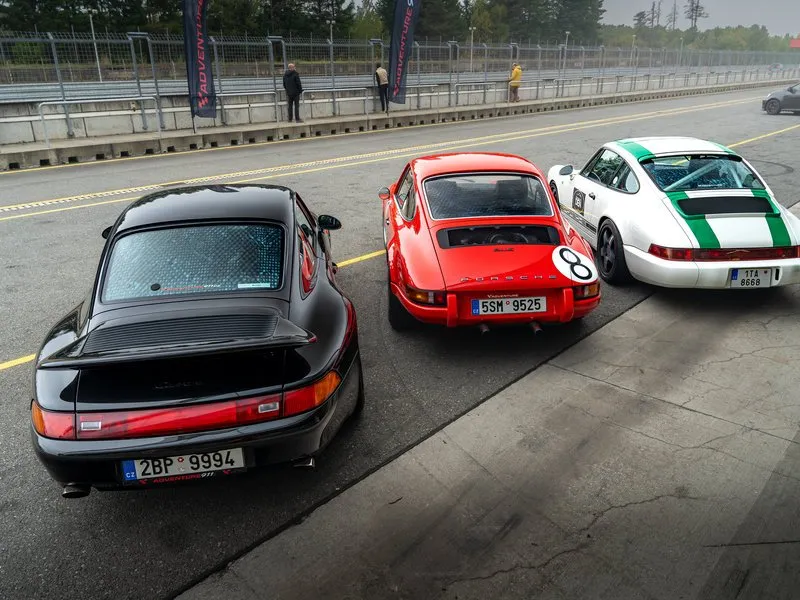 Jízda na okruhu v 6 generacích Porsche 911