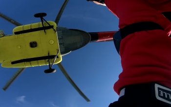 Tandemový seskok padákem z vrtulníku Mi-8