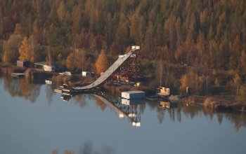 Lekce freestyle lyžování se skoky do vody