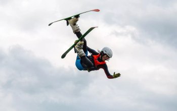 Lekce freestyle lyžování se skoky do vody
