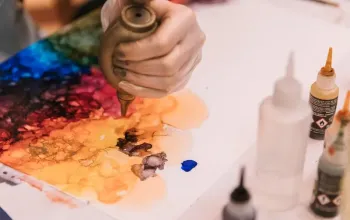 ArtMoment | Kurz abstraktního malování tuší ArtMoment | Kurz abstraktního malování tuší – dárek a zážitek