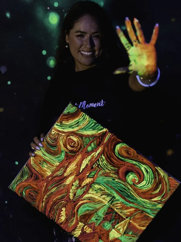 ArtMoment | Kurz malování svítícími barvami