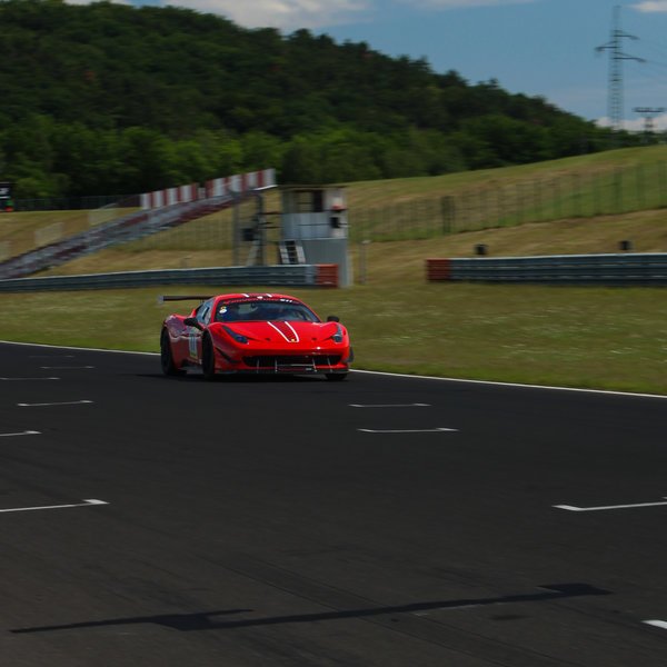 Spolujízda v závodním Ferrari