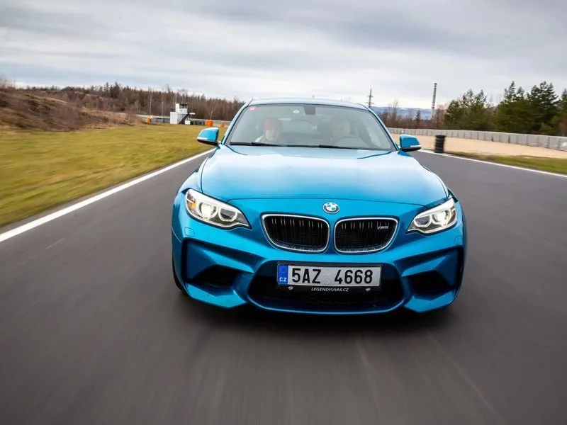 Jízda v BMW na okruhu