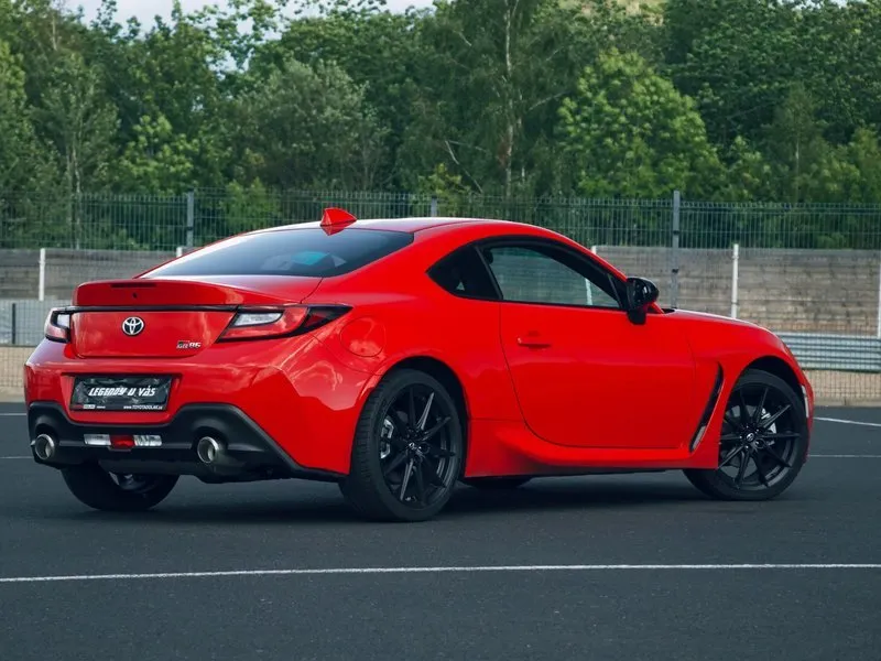 Jízda na okruhu ve sportovní Toyotě