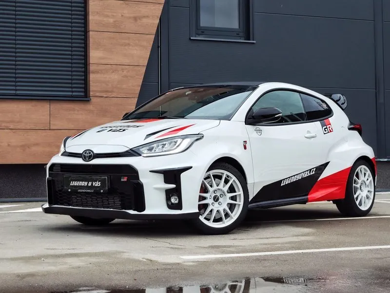 Jízda na okruhu ve sportovní Toyotě