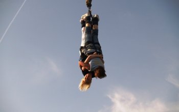 Bungee jumping až 110 metrů z jeřábu