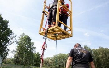 Bungee jumping až 110 metrů z jeřábu