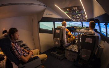 Pilotování simulátoru Boeing 737 NG