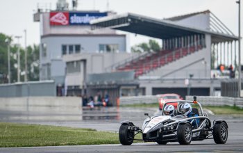 Jízda na okruhu v Ariel Atom