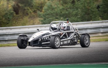 Jízda na okruhu v Ariel Atom