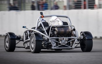 Jízda na okruhu v Ariel Atom